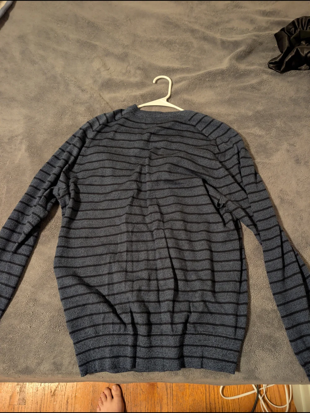 Banana Republic Men’s Navy and Black Striped V-Neck Sweater